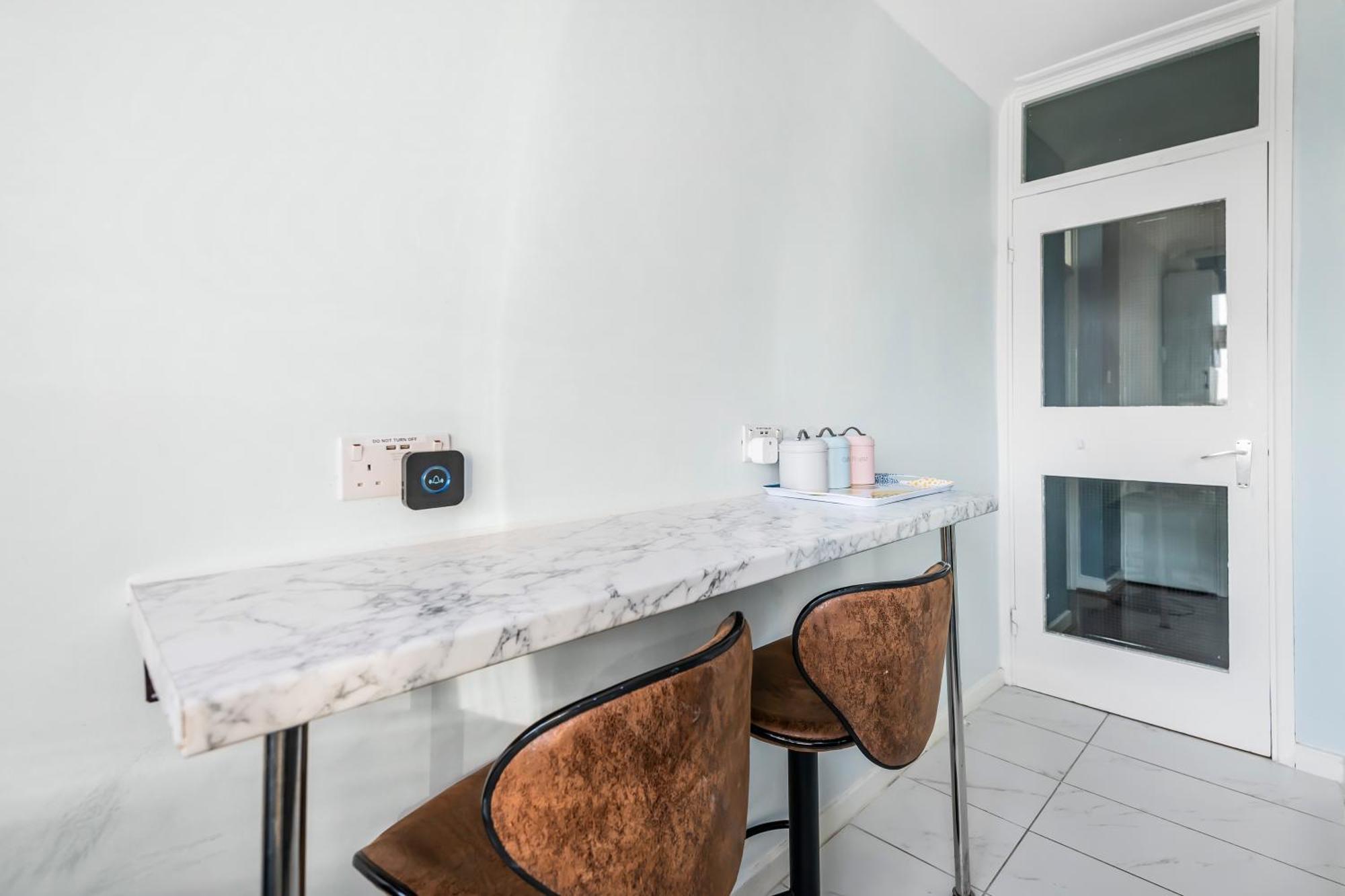 Riverside 3Br With Easy Transport 20Mins To City Centre Лондон Экстерьер фото