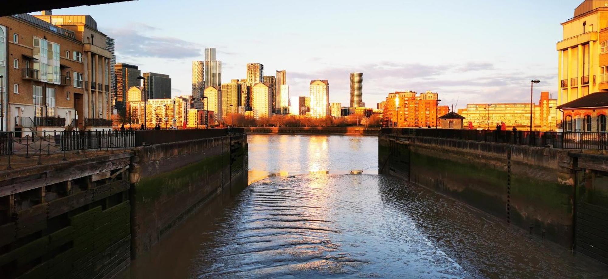 Riverside 3Br With Easy Transport 20Mins To City Centre Лондон Экстерьер фото